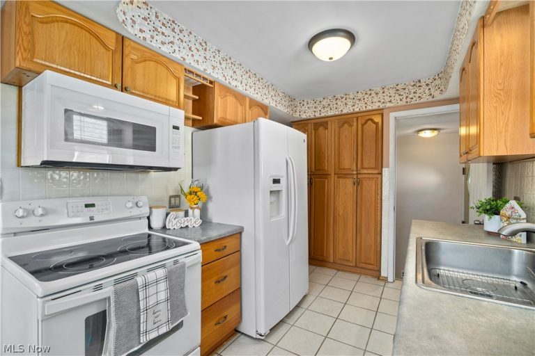 2603 Center Drive, Parma, OH - Photo 4