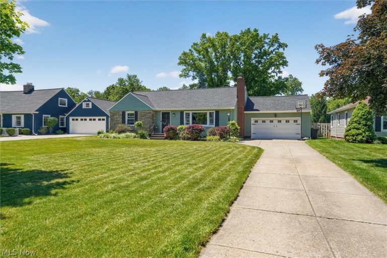 13795 Shawnee Trail, Middleburg Heights, OH - Photo 3