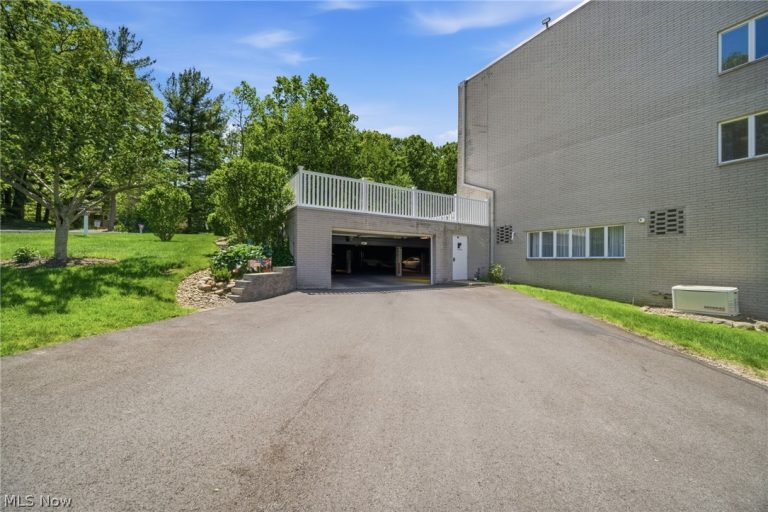 520 Meredith Lane #516, Cuyahoga Falls, OH - Photo 4