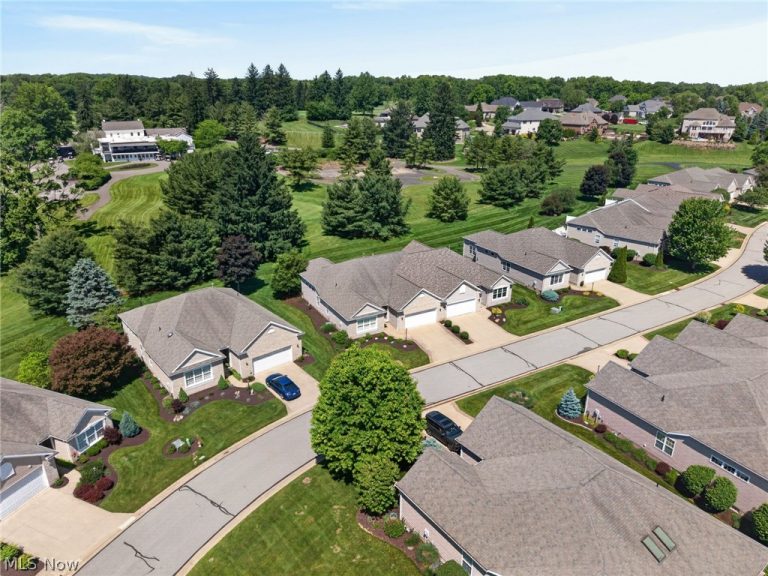 3629 Elmhurst Circle, Uniontown, OH - Photo 4