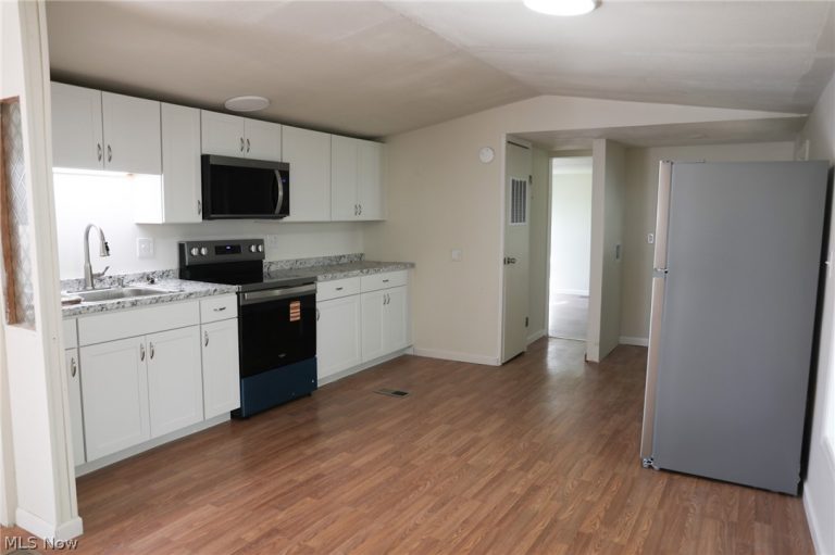 216 Young Lane, St Clairsville, OH - Photo 4