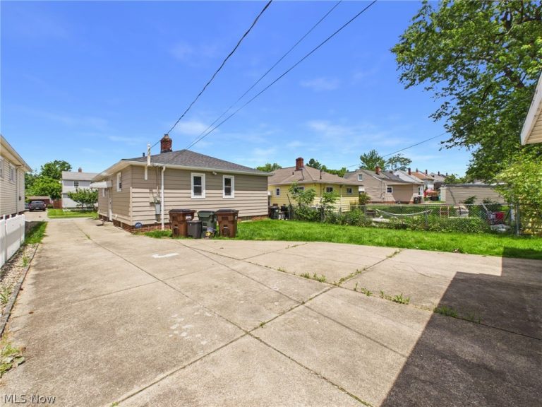 4315 Russell Avenue, Parma, OH - Photo 6