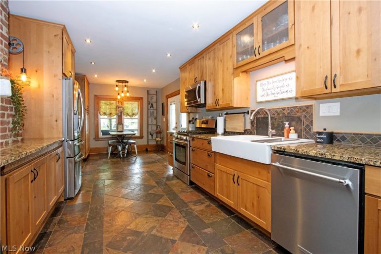4035 Brookside Court, Norton, OH - Photo 4