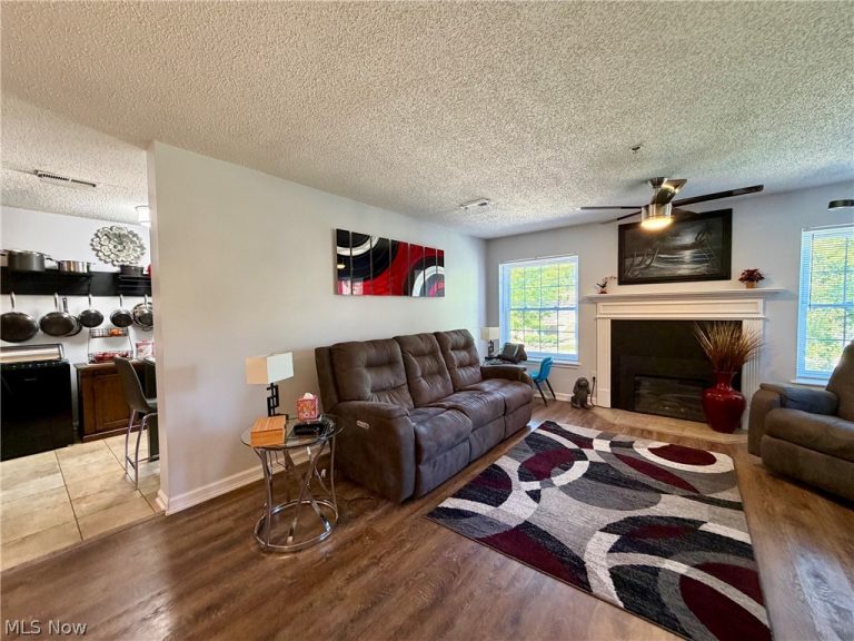 180 Fox Hollow Drive #101, Mayfield Heights, OH - Photo 4