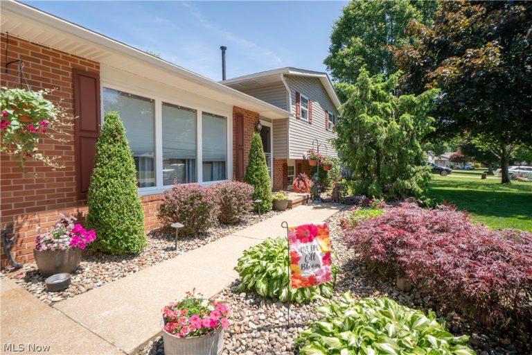 8026 Garnet Avenue, Canton, OH - Photo 2