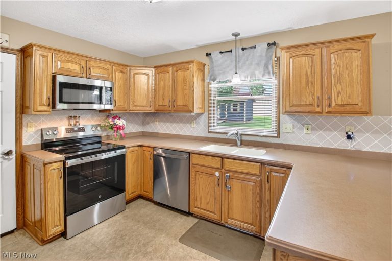 2633 Shamrock Way, Wooster, OH - Photo 8