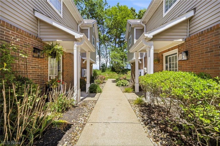 3371 Lenox Village #155, Fairlawn, OH - Photo 6