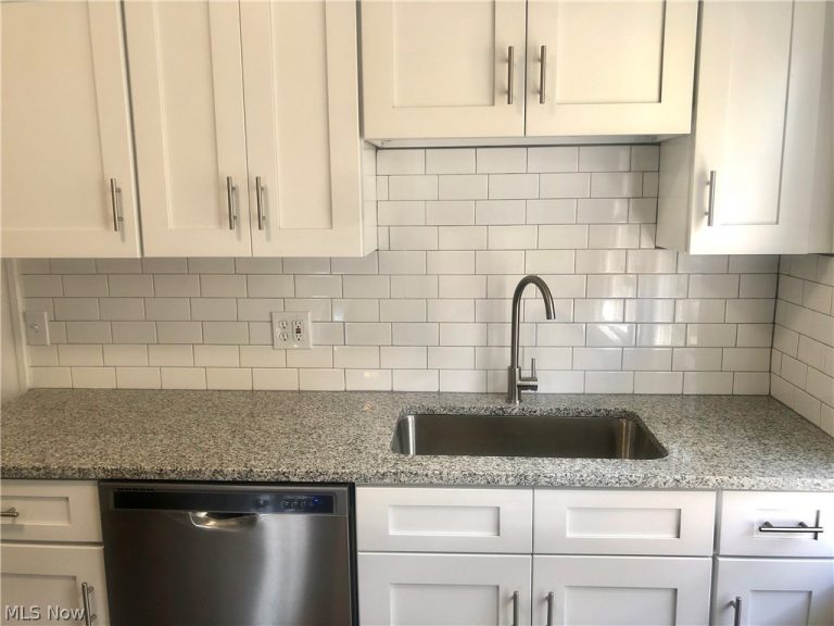 9211 Clifton Boulevard #up, Cleveland, OH - Photo 3
