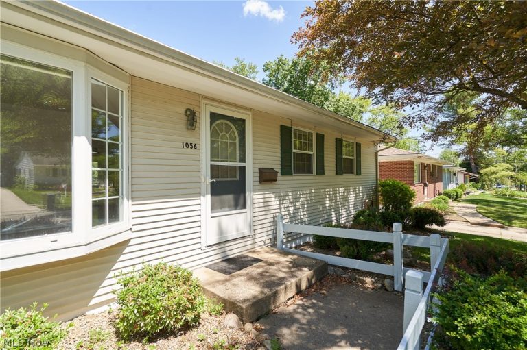 1056 Endicott Drive, Akron, OH - Photo 2