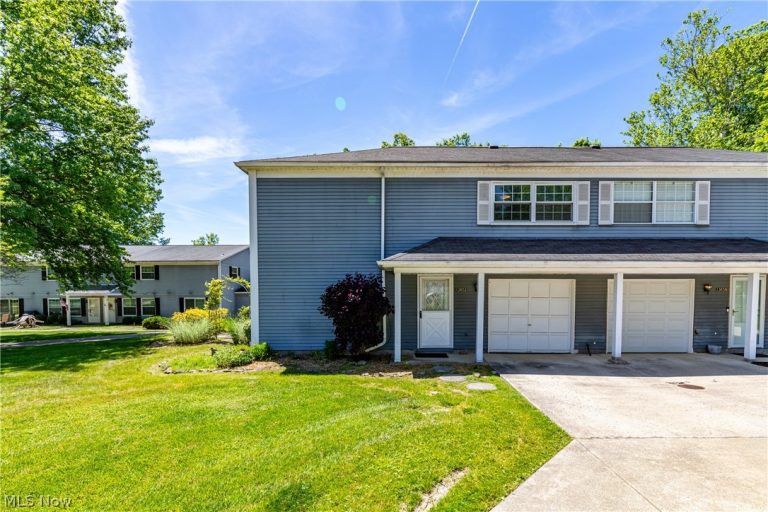 13652 Oakbrook Drive, North Royalton, OH - Photo 2
