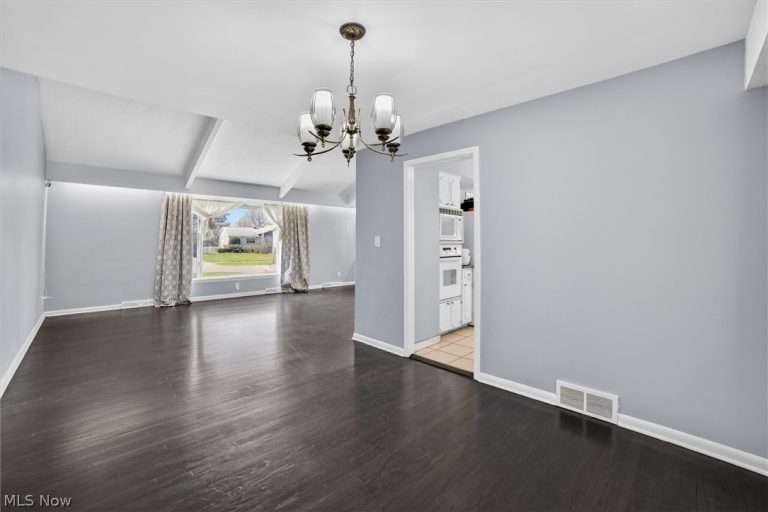 1905 Camberly Drive, Lyndhurst, OH - Photo 6