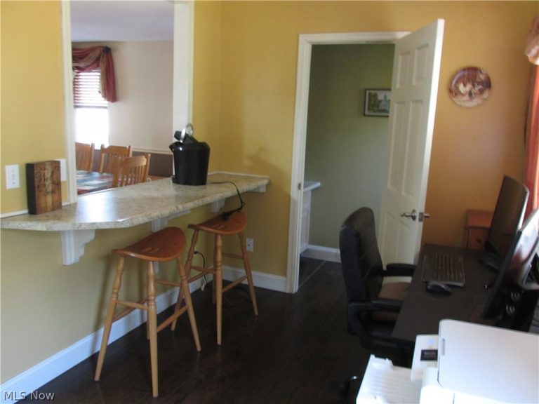 33 Mound Manor, St Marys, WV - Photo 8