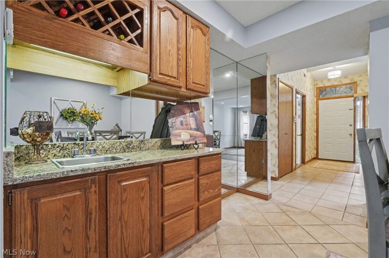 1904 Indian Hills Trail, Akron, OH - Photo 4