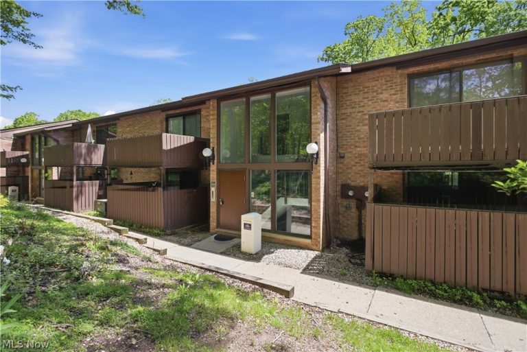 6895 Carriage Hill Drive, Brecksville, OH - Photo 3