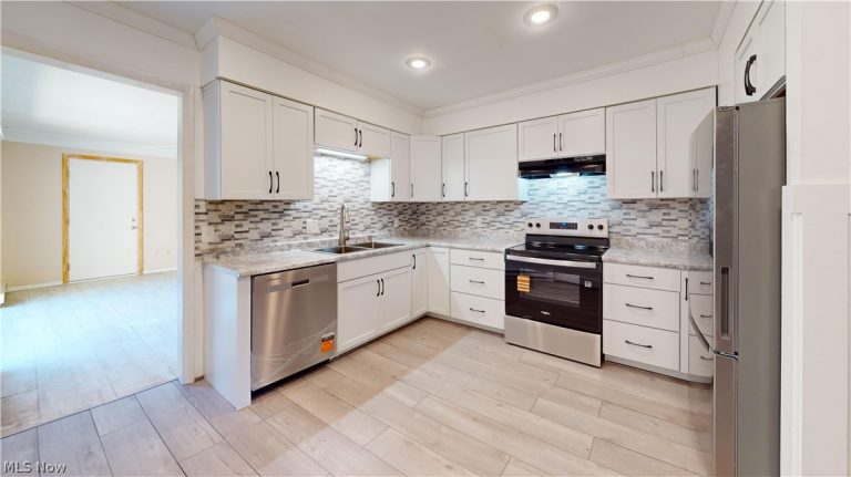 8240 Deepwood Boulevard #7-2, Mentor, OH - Photo 8