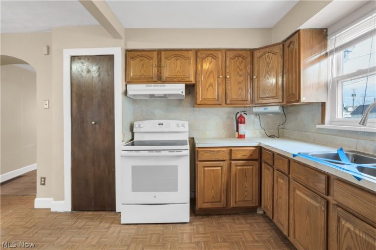 3533 Carlyle Avenue, Cleveland, OH - Photo 6