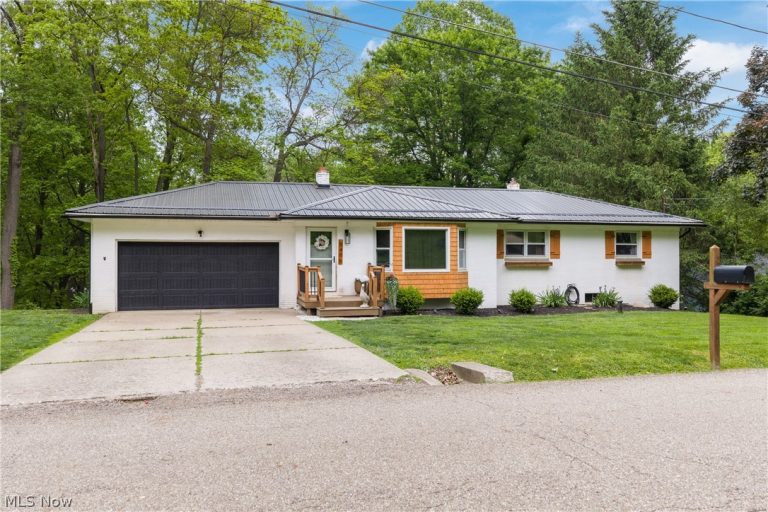8496 Shadyview Avenue, Clinton, OH - Photo 2