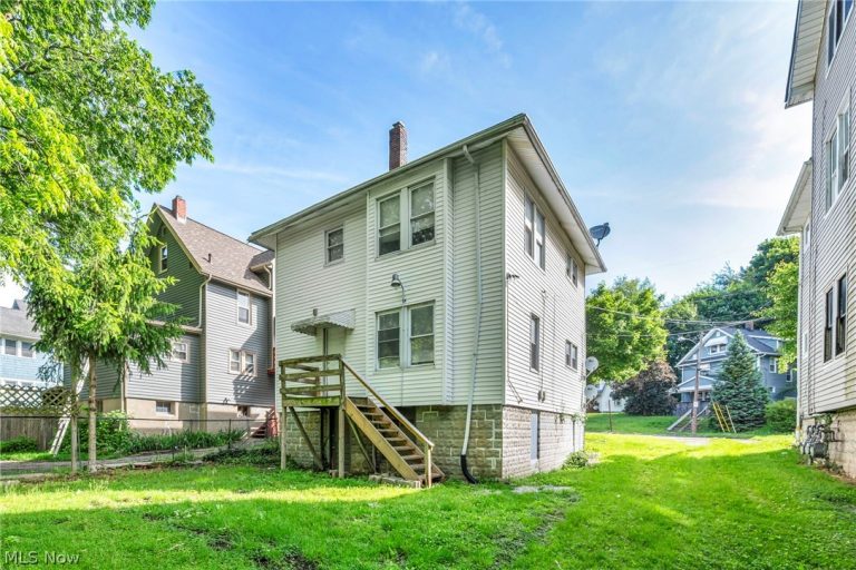 1282 Pondview Avenue, Akron, OH - Photo 5