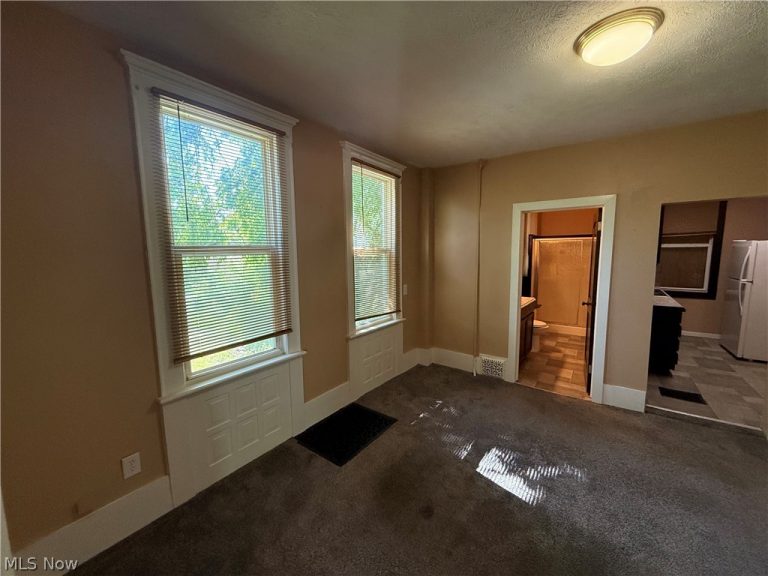 1076 Ackley Street, Akron, OH - Photo 5