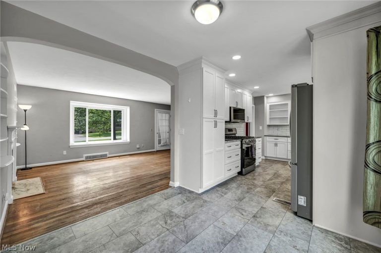 7035 Farview Road, Brecksville, OH - Photo 8