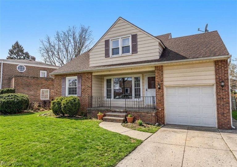 5876 Wickfield Drive, Parma Heights, OH - Photo 2