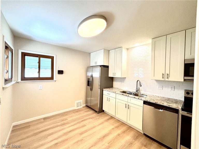 15460 Rademaker Drive, Brook Park, OH - Photo 8