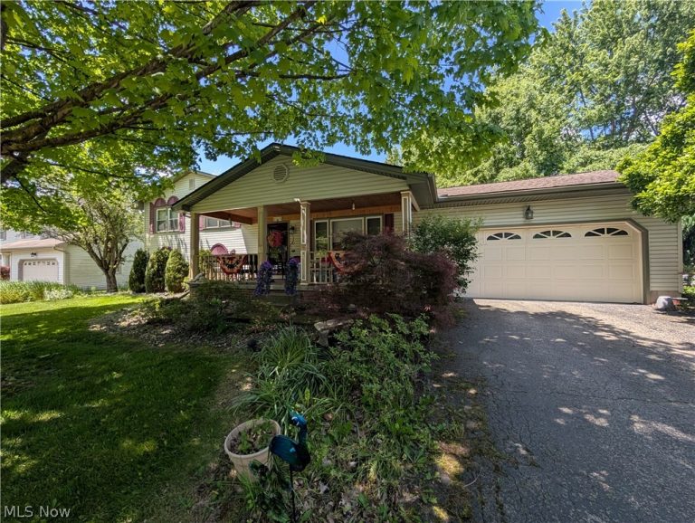 466 Wendemere Drive, Hubbard, OH - Photo 3