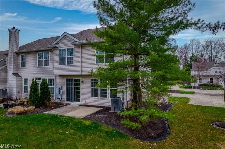2547 Wyndgate Court #2547, Westlake, OH - Photo 2