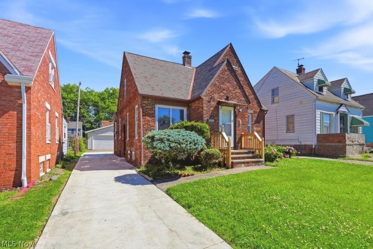 15705 Throckley Avenue, Cleveland, OH - Photo 2