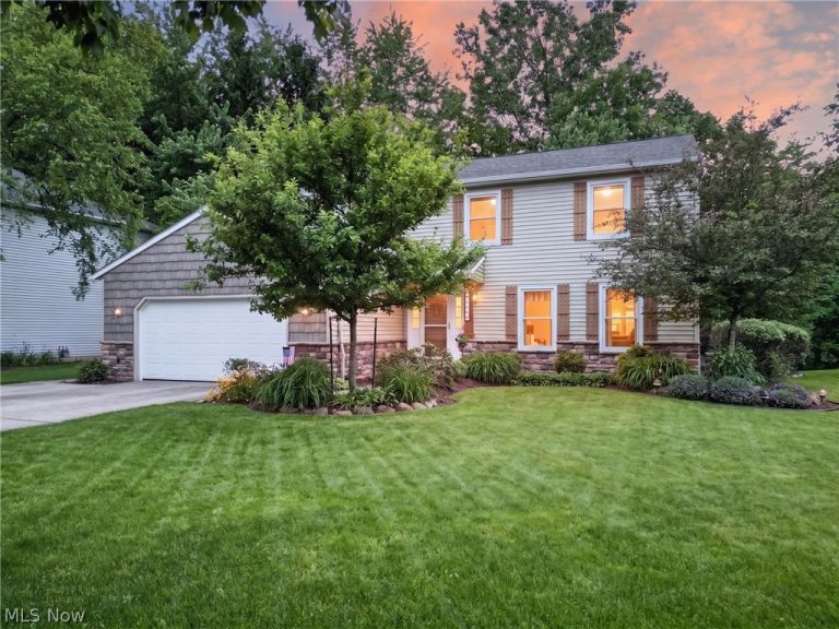 10178 Huntington Park Drive, Strongsville, OH - Photo 2