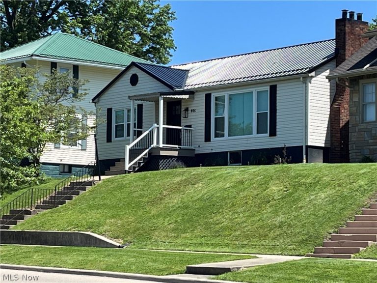 804 Oakland Boulevard, Cambridge, OH - Photo 2