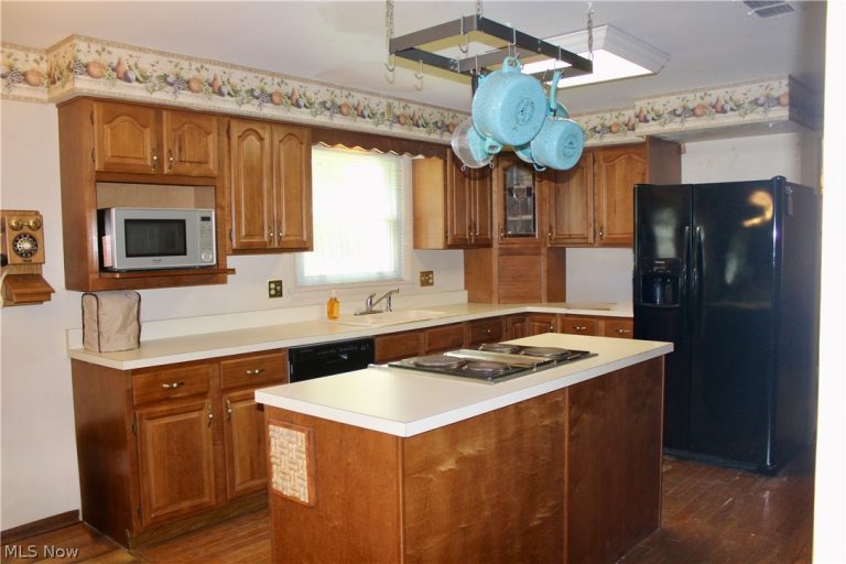 339 Country Club Boulevard, Weirton, WV - Photo 6