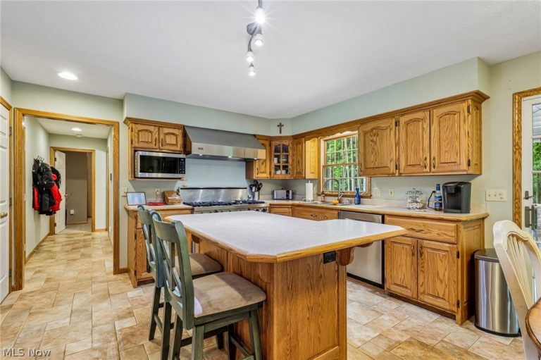 3749 Turnberry Drive, Medina, OH - Photo 6