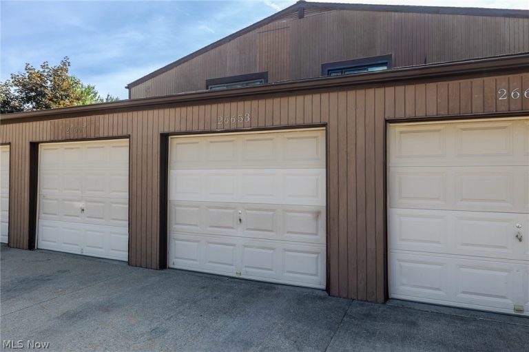 26653 Lake Of The Falls Boulevard, Olmsted Falls, OH - Photo 2