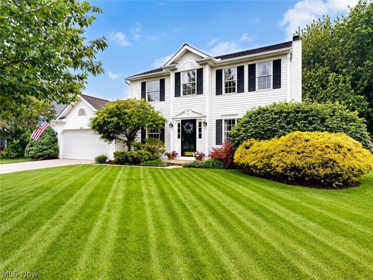 8260 Rachel Lane, North Ridgeville, OH - Photo 2