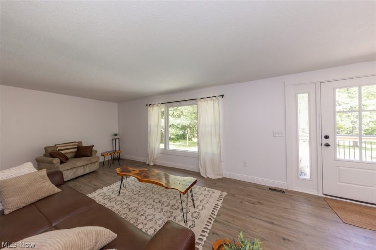 12133 Snow Road, Burton, OH - Photo 5