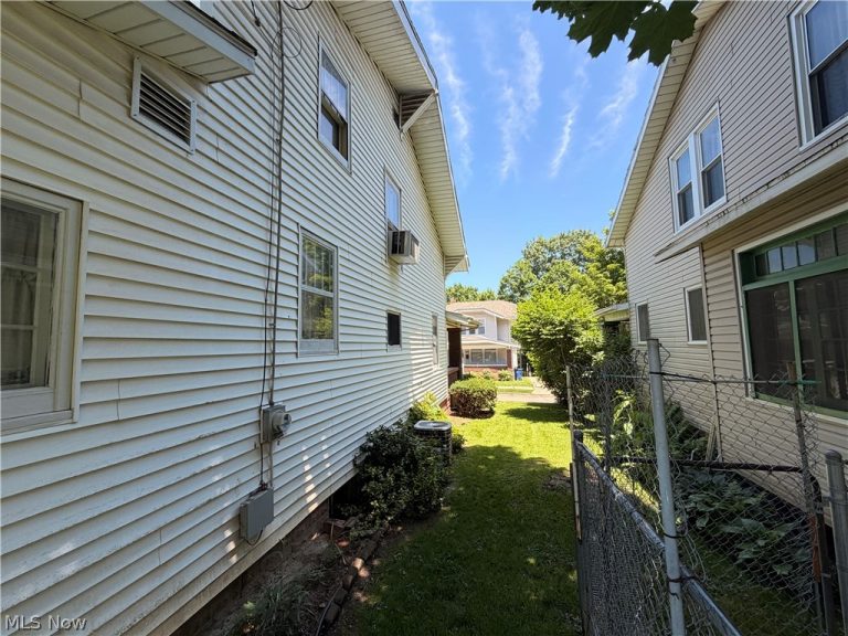 1018 Foster Avenue, Cambridge, OH - Photo 4