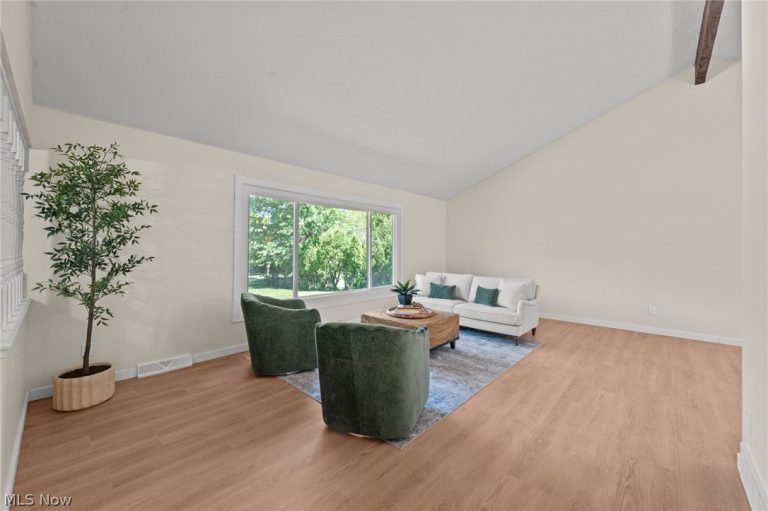 6704 Cheryl Ann Drive, Seven Hills, OH - Photo 4