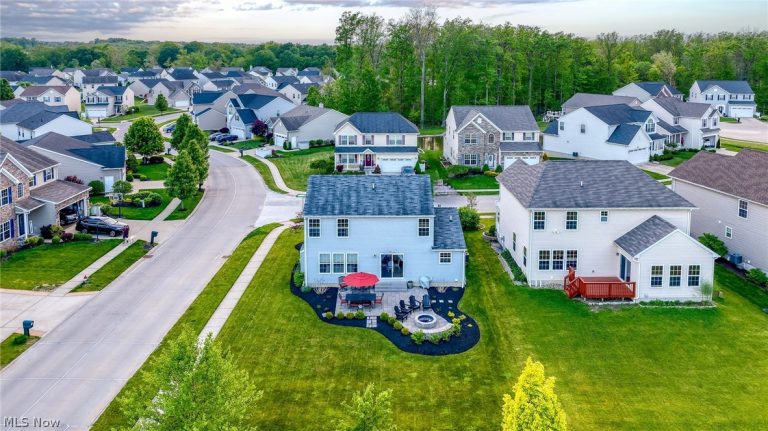 10447 Dogwood Drive, Aurora, OH - Photo 3