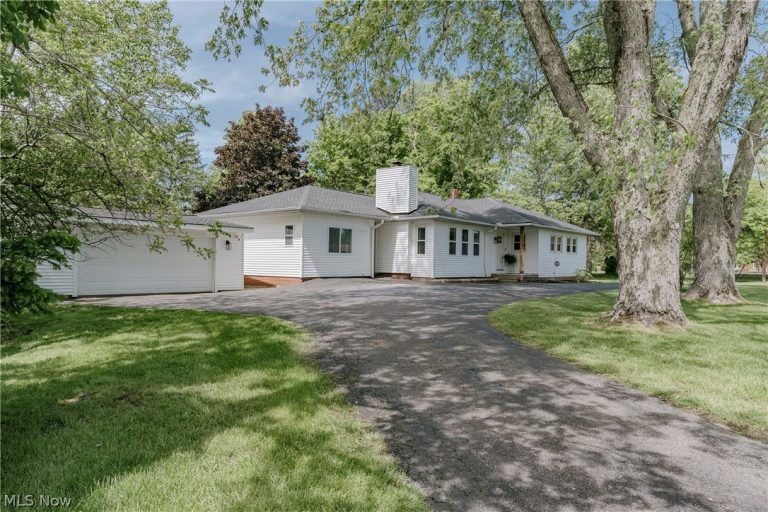 7809 Fairmount Road, Novelty, OH - Photo 2