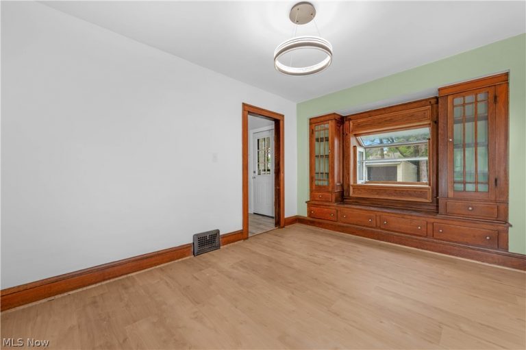 4418 Broadale Road, Cleveland, OH - Photo 6