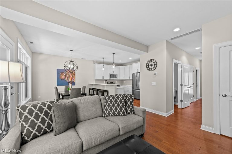 1357 Slate Court, Cleveland Heights, OH - Photo 8