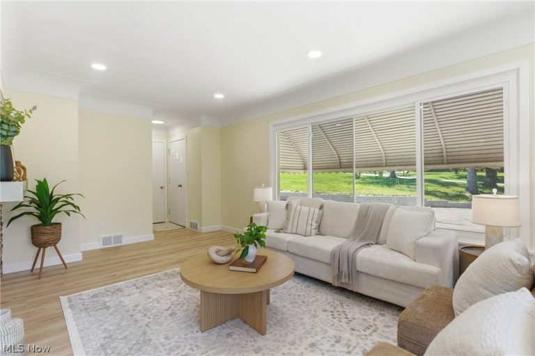 17305 Alexander Road, Walton Hills, OH - Photo 8