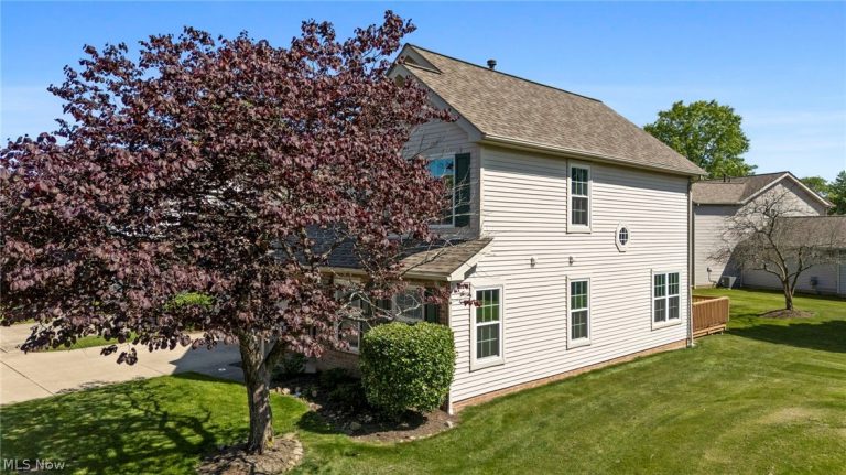 16093 Primrose Circle, Middleburg Heights, OH - Photo 3