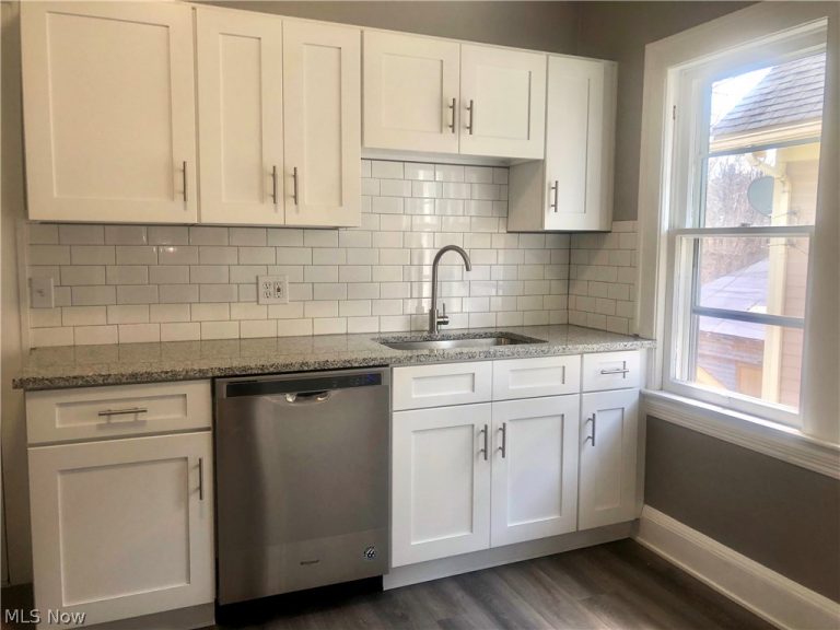 9211 Clifton Boulevard #up, Cleveland, OH - Photo 2