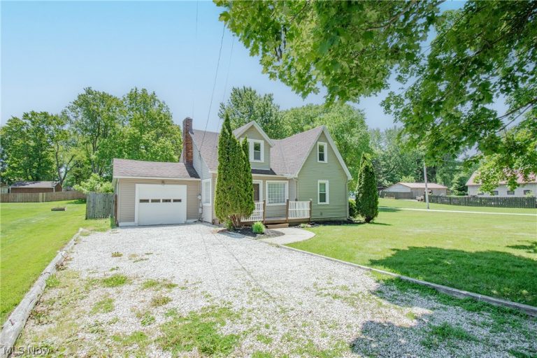 1042 Newton Street, Tallmadge, OH - Photo 2