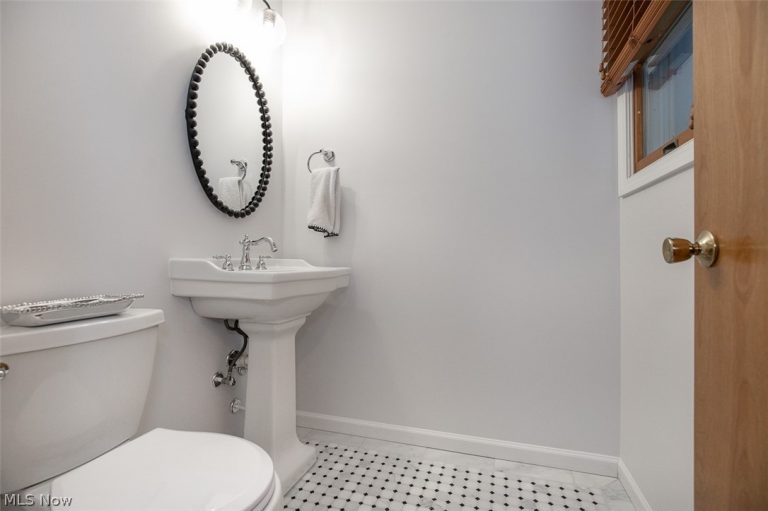 578 Red Oak Lane, Bay Village, OH - Photo 5