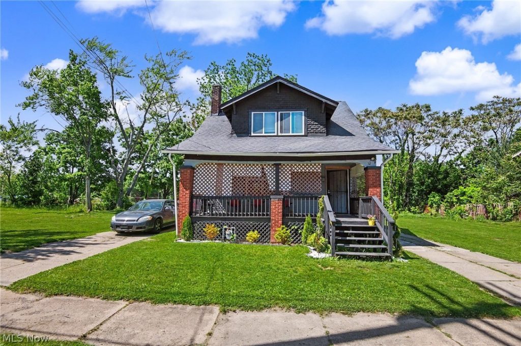 32 Avondale Avenue, Youngstown, OH