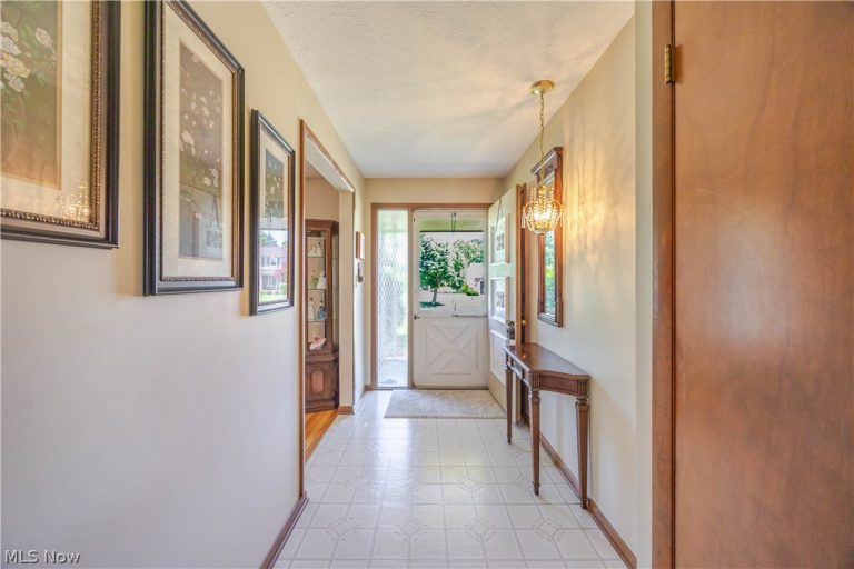 13899 Chippewa Trail, Middleburg Heights, OH - Photo 3