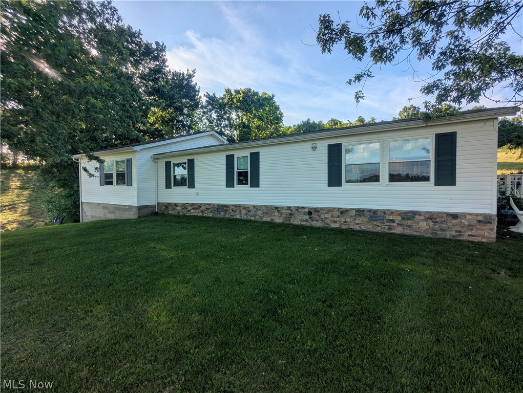 18395 Leatherwood Road, Salesville, OH